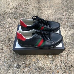 Kids Authentic Gucci Ace sneakers size 13.